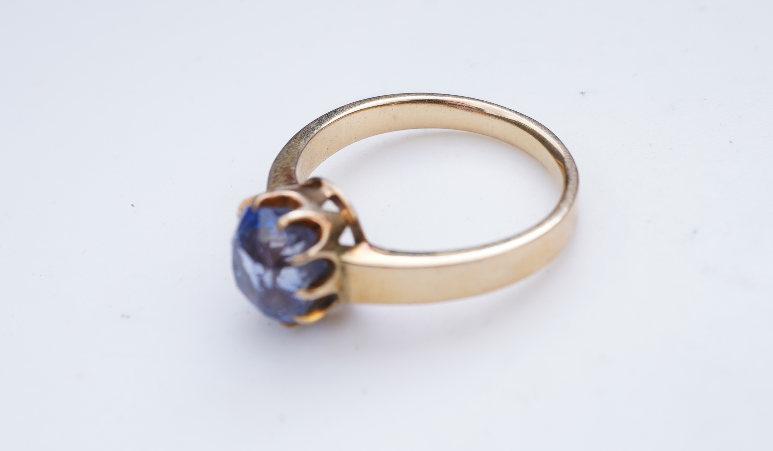 A sapphire ring, early 20th century
